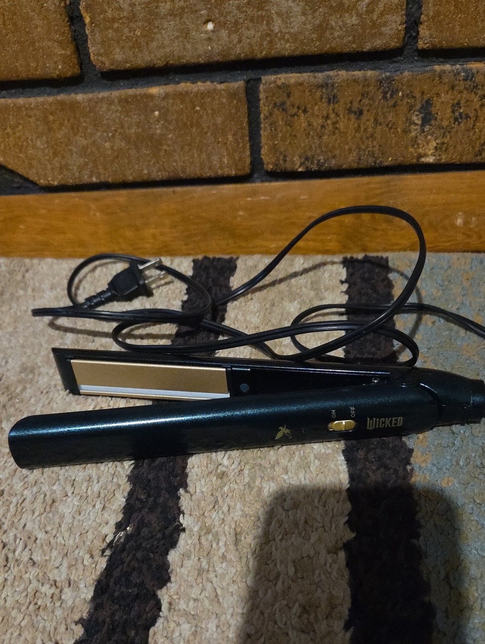 Wicked Elphaba Hair Straightner Conair Green Small